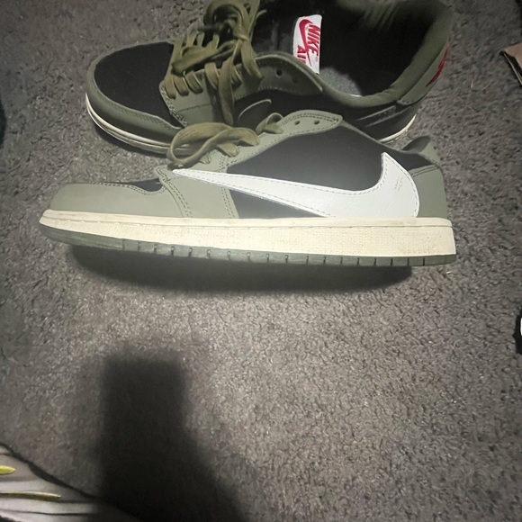 Travis Scott Dunks - Picture 4 of 6